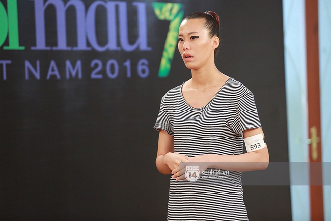 VNTM: Trai 6 m&uacute;i nhảy sexy trước L&yacute; Qu&iacute; Kh&aacute;nh - Thanh Hằng sốc v&igrave; th&iacute; sinh hỗn - Ảnh 17.
