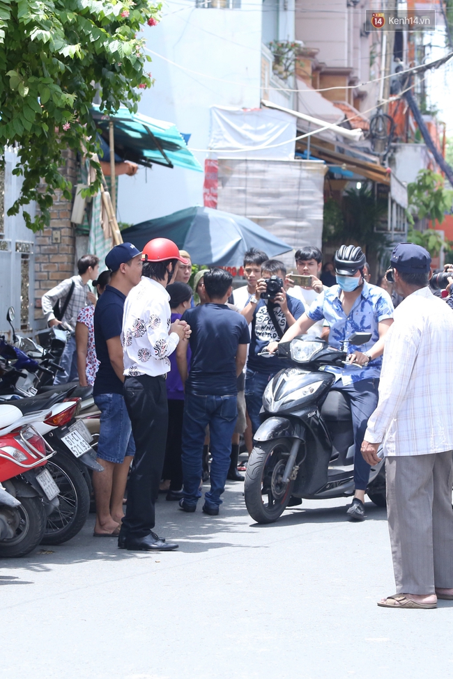 Nghệ sĩ Hoài Linh, Quang Vinh và sao Việt viếng lễ tang của Minh Thuận ngày cuối - Ảnh 1.