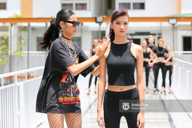 Next Top Model: Fung La h&ocirc;n rồng, Kim Nh&atilde; bất đồng &yacute; kiến với host Thanh Hằng - Ảnh 14.