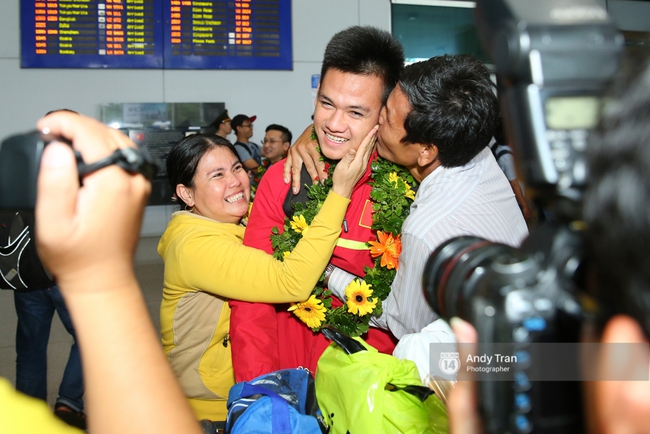 U19 Việt Nam được chào đón như người hùng khi trở về từ giải châu Á - Ảnh 6.
