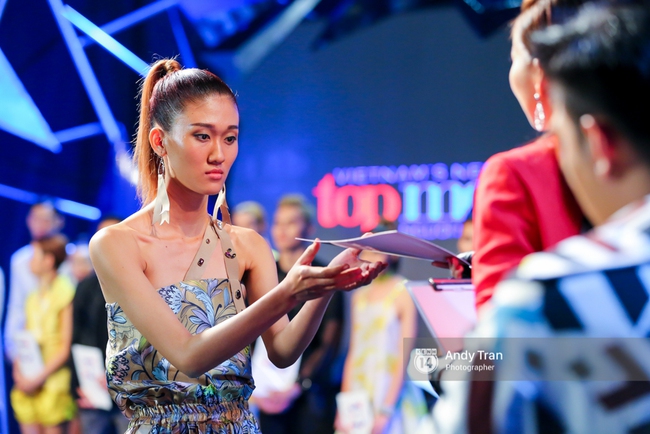 Next Top Model: Duy Minh bị loại, Thiếu Lan khóc hết nước mắt và nhập viện - Ảnh 9.