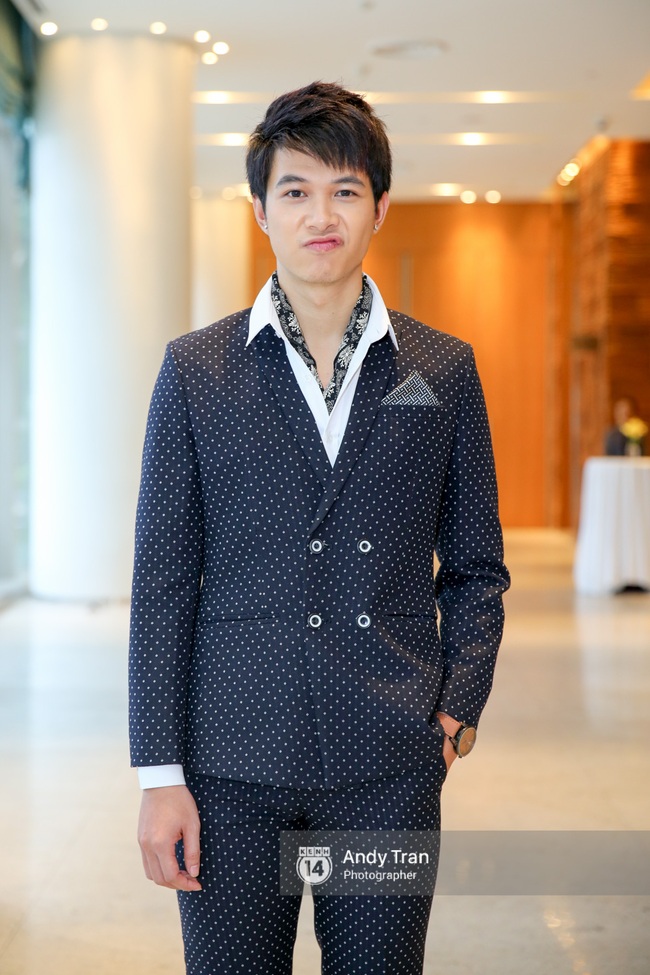 Midu đẹp tinh kh&ocirc;i tựa thi&ecirc;n thần trong v&ograve;ng v&acirc;y 2 trai đẹp - Ảnh 10.