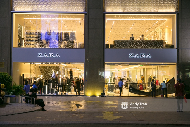 Chùm ảnh: Store Zara ở Sài Gòn đã sẵn sàng cho sáng mai khai trương chính thức! - Ảnh 1.