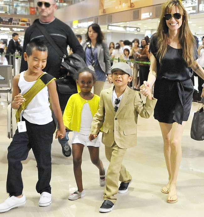 Angelina Jolie đã yêu mến Pax Thiên và trở thành người mẹ mới của cậu bé như thế nào? - Ảnh 1.