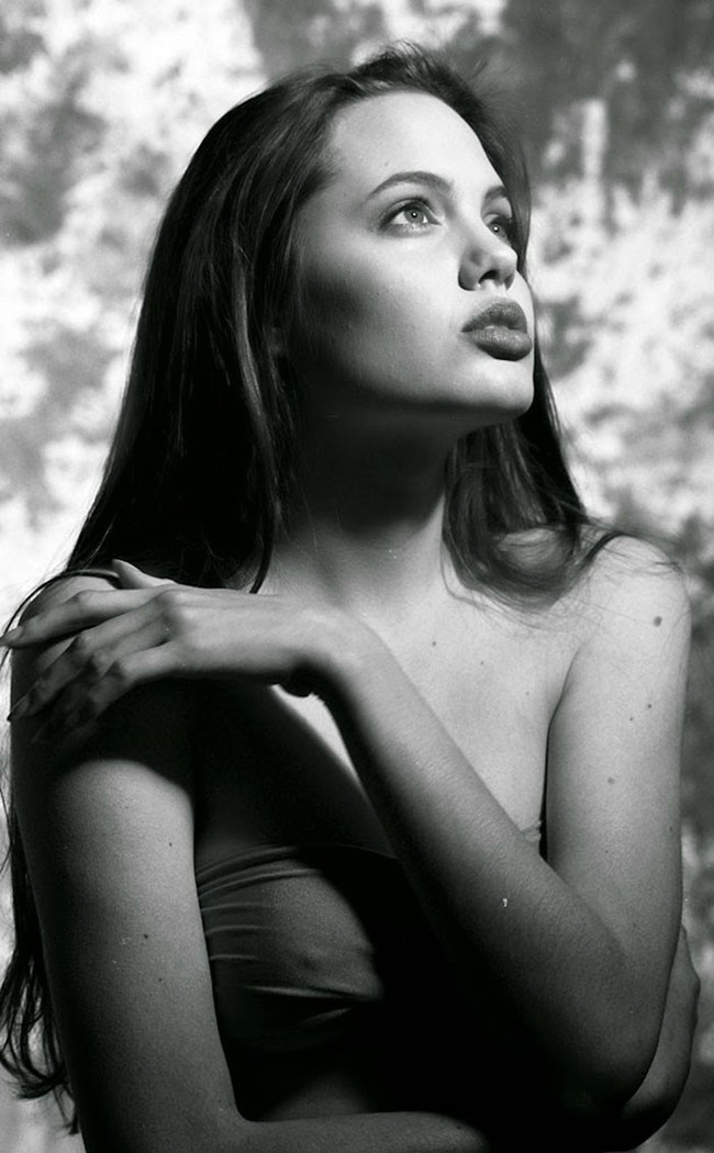 Mấy ai từ năm 15 tuổi đã sở hữu vẻ đẹp của đại minh tinh như Angelina Jolie? - Ảnh 4.