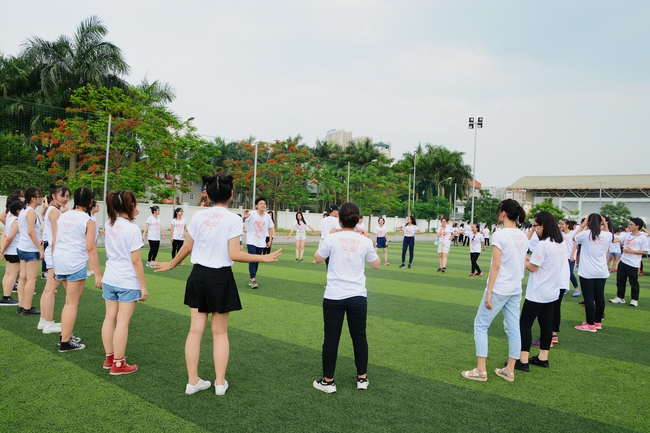 Lần đầu ti&ecirc;n teen 12 Chuy&ecirc;n Nguyễn Huệ H&agrave; Nội được đ&oacute;n Lễ trưởng th&agrave;nh - Ảnh 1.