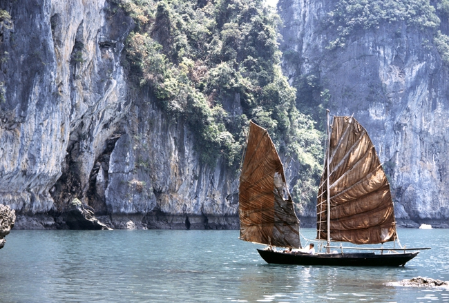 Đông Dương - Người Việt cũng phải ngỡ ngàng với cảnh Việt trong phim 24 năm về trước - Ảnh 10.