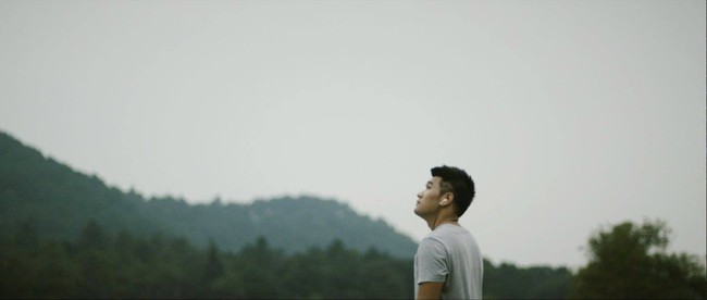 Tạ Quang Thắng y&ecirc;u đơn phương hot girl tr&agrave; sữa trong MV mới - Ảnh 2.