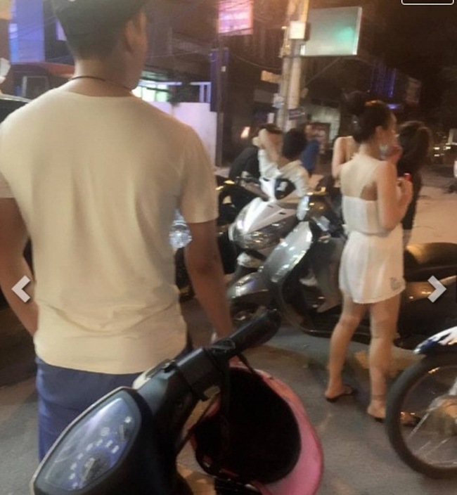 Bắt giữ 50 d&acirc;n chơi đang mở tiệc đ&aacute;&rdquo; trong qu&aacute;n karaoke ở Hải Ph&ograve;ng - Ảnh 2.