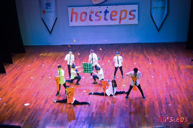 Xem lại những m&agrave;n nhảy cực kỳ ho&agrave;nh tr&aacute;ng v&agrave; c&ocirc;ng phu của Hotsteps 2016 - Ảnh 3.