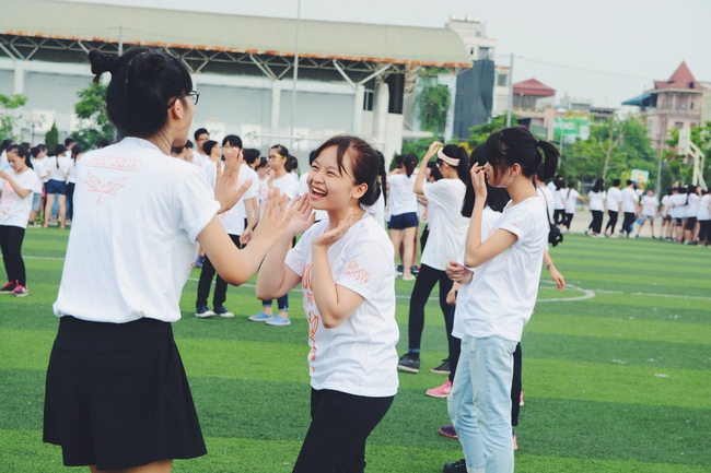 Lần đầu ti&ecirc;n teen 12 Chuy&ecirc;n Nguyễn Huệ H&agrave; Nội được đ&oacute;n Lễ trưởng th&agrave;nh - Ảnh 5.