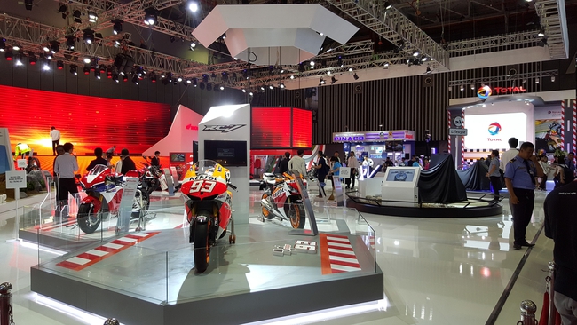 Yamaha vừa giới thiệu mẫu xe tay ga concept cực kỳ kh&aacute;c biệt, thiết kế qu&aacute; sức độc đ&aacute;o - Ảnh 12.