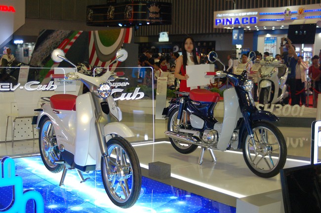 Yamaha vừa giới thiệu mẫu xe tay ga concept cực kỳ kh&aacute;c biệt, thiết kế qu&aacute; sức độc đ&aacute;o - Ảnh 15.
