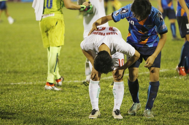 Công Phượng nhận mưa gạch đá sau cú sút penalty kiểu Panenka - Ảnh 5.