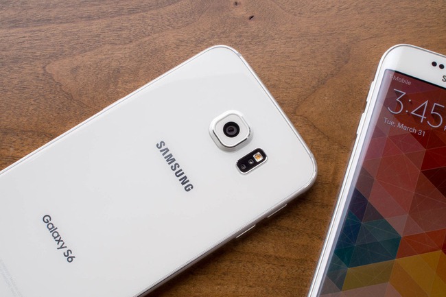 Vì sao điện thoại Samsung ngày càng đẹp hơn iPhone? - Ảnh 2.