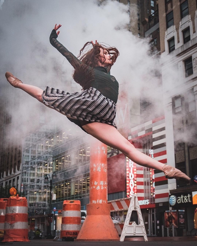 Đắm chìm vào vũ điệu đường phố qua bộ ảnh múa ballet của những nghệ sĩ không chuyên - Ảnh 11.