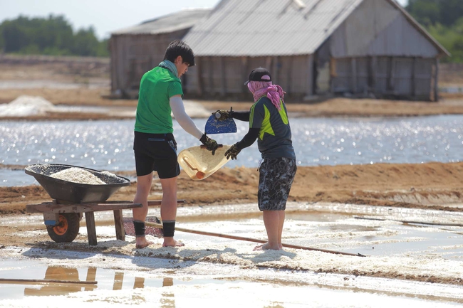 Cuộc đua kỳ thú: Hương Giang sôi máu khi bị Pông Chuẩn cản đường - Ảnh 9.