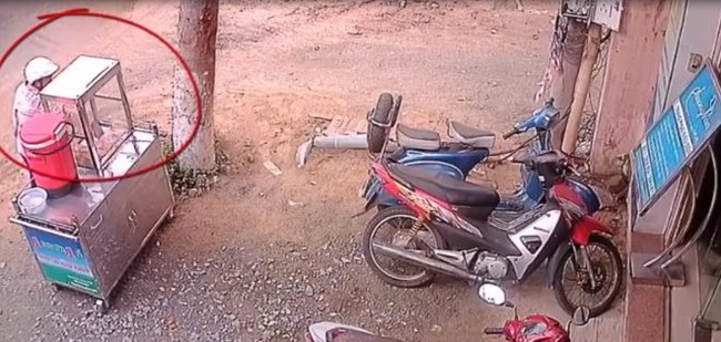 Chủ tủ b&aacute;nh m&igrave; từ thiện n&oacute;i g&igrave; về clip vứt b&aacute;nh m&igrave; khi được nhắc mỗi người chỉ lấy 1 ổ? - Ảnh 2.