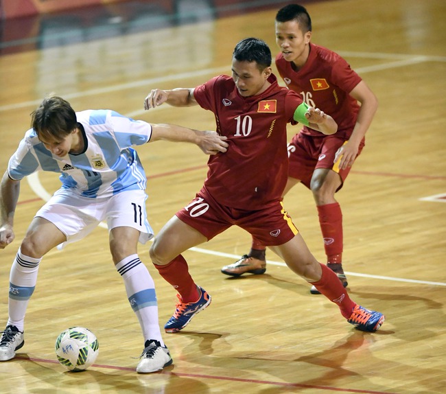 ĐT futsal Việt Nam su&yacute;t tạo n&ecirc;n bất ngờ trước Argentina - Ảnh 2.