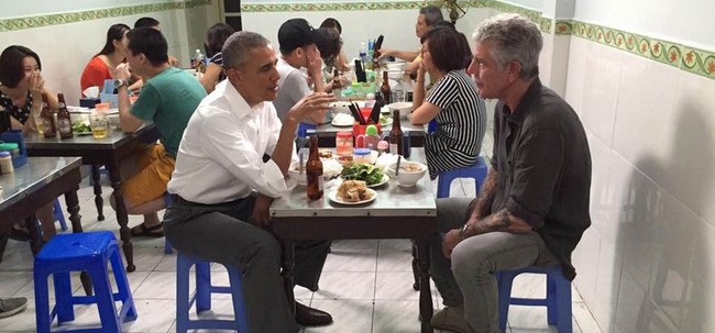 Đầu bếp ngồi ăn bún chả với Tổng thống Obama là cao thủ Jiujitsu - Ảnh 1.