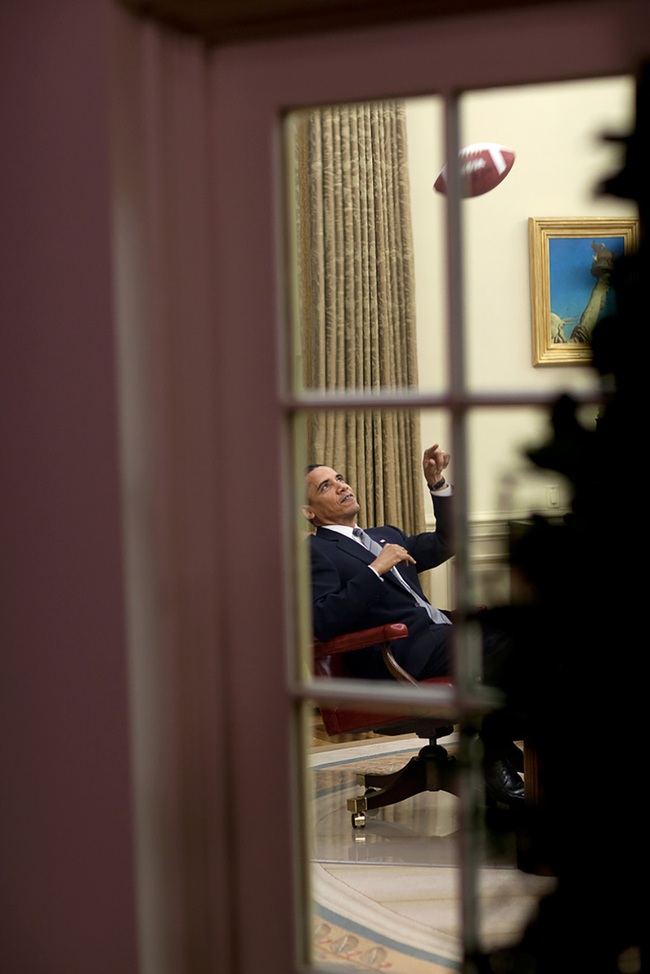 Nhiếp ảnh gia Nhà Trắng chụp 2 triệu bức ảnh Tổng thống Obama trong 8 năm - Ảnh 4.