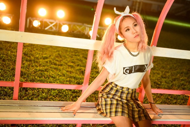 G&agrave; chiến Lip B của Đ&ocirc;ng Nhi - &Ocirc;ng Cao Thắng h&eacute; lộ clip nh&aacute; h&agrave;ng ho&agrave;nh tr&aacute;ng - Ảnh 11.