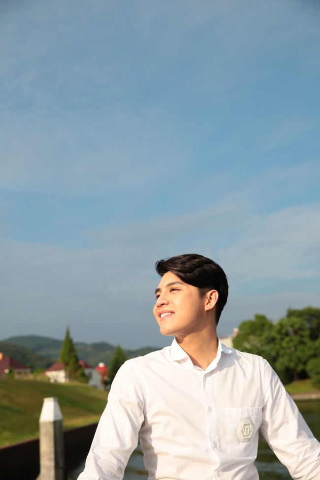 Noo Phước Thịnh c&ugrave;ng bạn g&aacute;i đi trực thăng kh&aacute;m ph&aacute; nước Nhật trong MV mới - Ảnh 14.