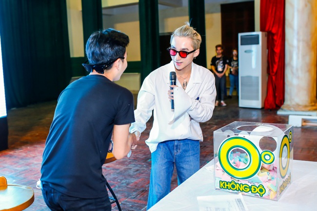 Kh&ocirc;ng thể ngờ định mệnh đ&atilde; đưa fan-boy v&agrave; Sơn T&ugrave;ng M-TP... đến b&ecirc;n nhau! - Ảnh 14.