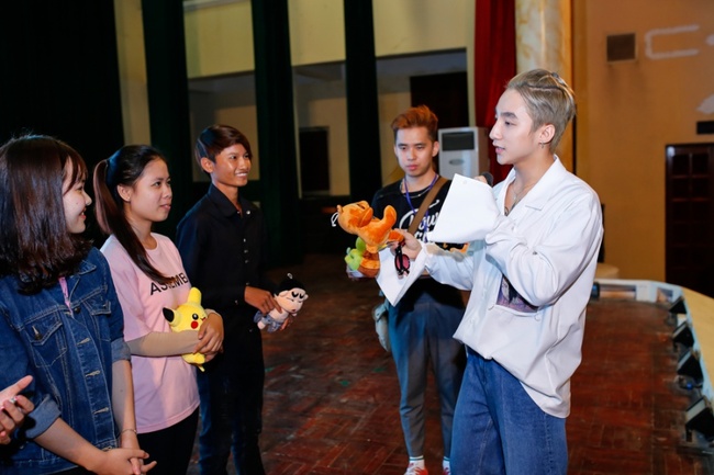 Kh&ocirc;ng thể ngờ định mệnh đ&atilde; đưa fan-boy v&agrave; Sơn T&ugrave;ng M-TP... đến b&ecirc;n nhau! - Ảnh 23.