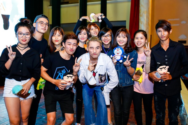 Kh&ocirc;ng thể ngờ định mệnh đ&atilde; đưa fan-boy v&agrave; Sơn T&ugrave;ng M-TP... đến b&ecirc;n nhau! - Ảnh 25.