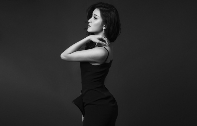 &Aacute; hậu Huyền My rũ bỏ vẻ ngo&agrave;i c&ocirc;ng ch&uacute;a b&aacute;nh b&egrave;o, ng&agrave;y một trưởng th&agrave;nh v&agrave; gợi cảm - Ảnh 4.