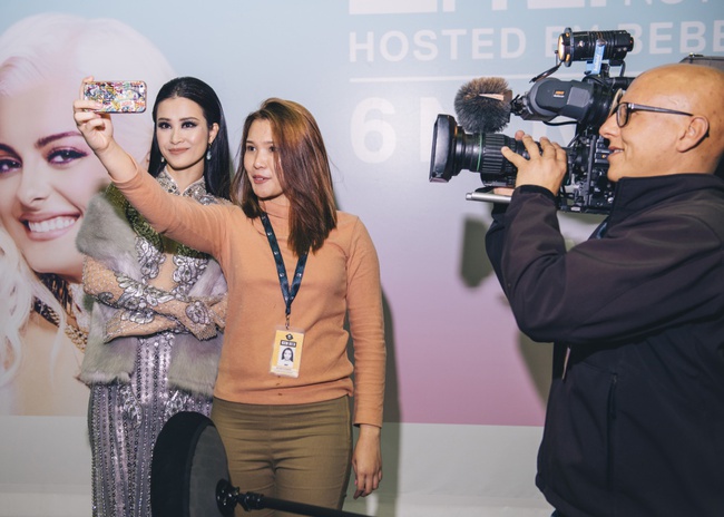 Đông Nhi quyến rũ tại EMA 2016, trả lời phỏng vấn cho kênh MTV Asia - Ảnh 9.