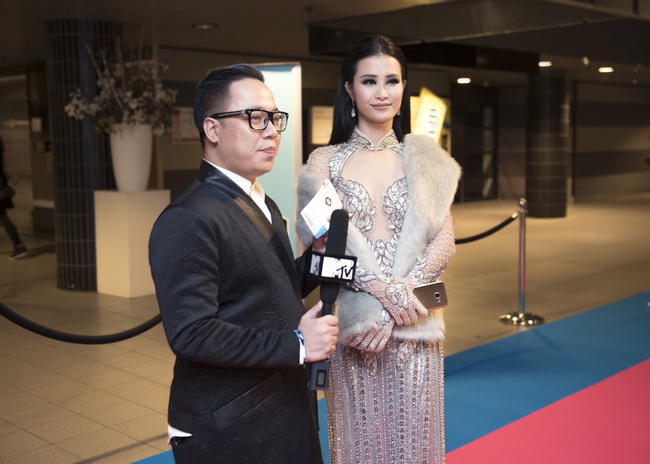 Đông Nhi quyến rũ tại EMA 2016, trả lời phỏng vấn cho kênh MTV Asia - Ảnh 11.