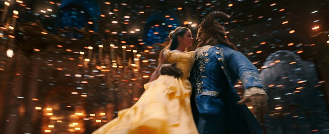 Beauty and the Beast tung trailer đầu tiên đầy lung linh và tráng lệ - Ảnh 4.