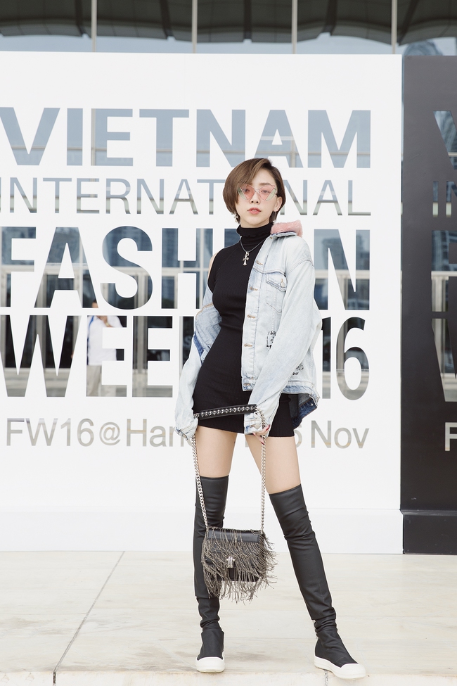 Và đây là 20 hình ảnh street style đẹp - ấn tượng - thú vị nhất của sao Việt trong năm 2016! - Ảnh 16.