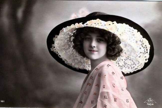 Vẻ đẹp quyến rũ v&agrave; kiều diễm của phụ nữ 100 năm trước - Ảnh 3.