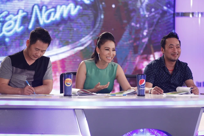 Vietnam Idol: Diễn quá sexy, Thu Minh... nhận được vé vàng - Ảnh 1.