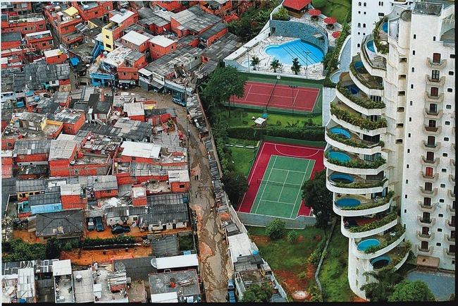 Ám ảnh với đoạn video về những bức tường phân biệt giàu nghèo tại Mỹ Latinh - Ảnh 8.