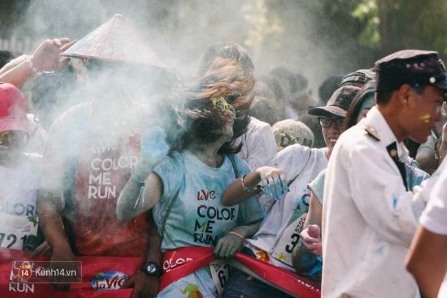 Chùm ảnh: Đi Lavie Color me run Hà Nội, có đôi thì rất vui mà đông bạn bè thì càng đã! - Ảnh 3.