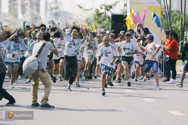 Chùm ảnh: Đi Lavie Color me run Hà Nội, có đôi thì rất vui mà đông bạn bè thì càng đã! - Ảnh 2.