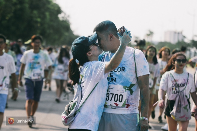 Chùm ảnh: Đi Lavie Color me run Hà Nội, có đôi thì rất vui mà đông bạn bè thì càng đã! - Ảnh 6.