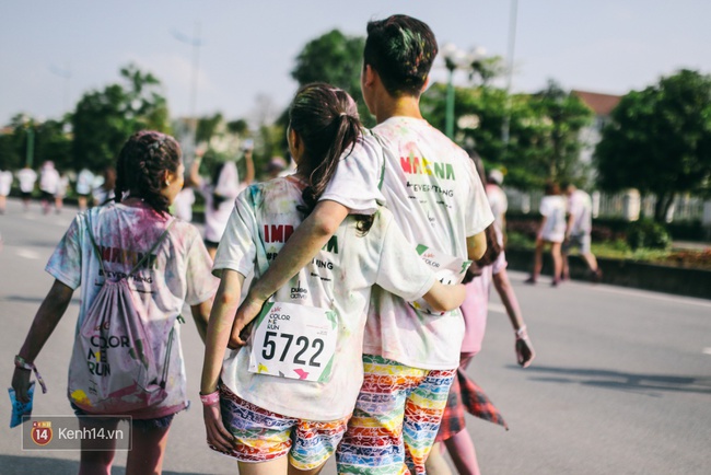 Chùm ảnh: Đi Lavie Color me run Hà Nội, có đôi thì rất vui mà đông bạn bè thì càng đã! - Ảnh 7.