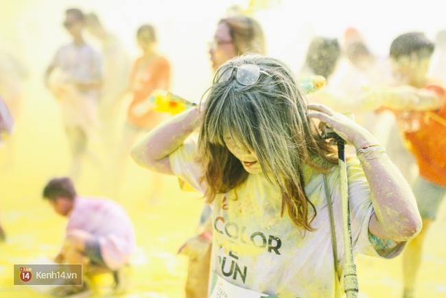 Chùm ảnh: Đi Lavie Color me run Hà Nội, có đôi thì rất vui mà đông bạn bè thì càng đã! - Ảnh 17.