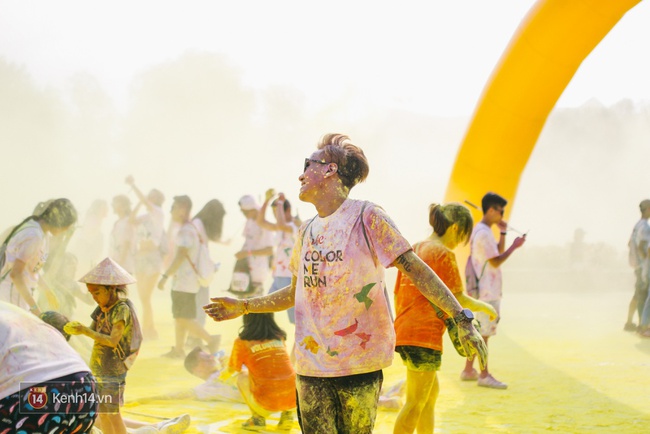 Chùm ảnh: Đi Lavie Color me run Hà Nội, có đôi thì rất vui mà đông bạn bè thì càng đã! - Ảnh 20.