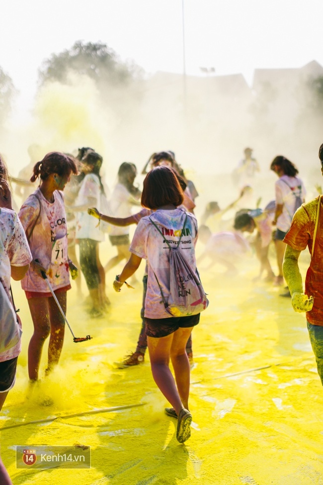 Chùm ảnh: Đi Lavie Color me run Hà Nội, có đôi thì rất vui mà đông bạn bè thì càng đã! - Ảnh 23.