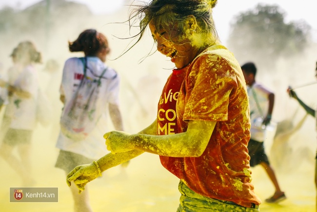 Chùm ảnh: Đi Lavie Color me run Hà Nội, có đôi thì rất vui mà đông bạn bè thì càng đã! - Ảnh 24.