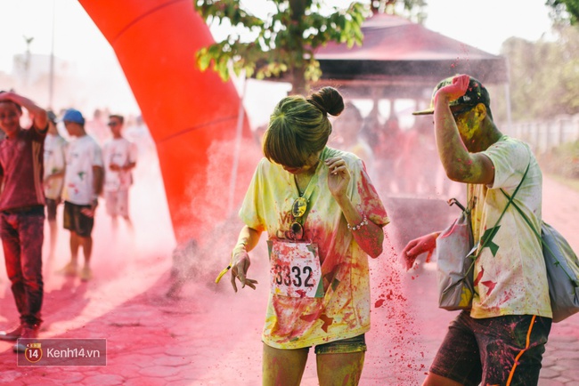 Chùm ảnh: Đi Lavie Color me run Hà Nội, có đôi thì rất vui mà đông bạn bè thì càng đã! - Ảnh 30.