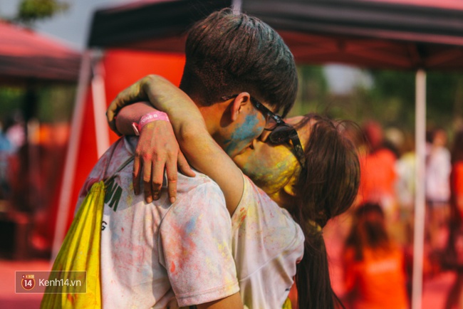 Chùm ảnh: Đi Lavie Color me run Hà Nội, có đôi thì rất vui mà đông bạn bè thì càng đã! - Ảnh 5.