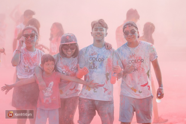 Chùm ảnh: Đi Lavie Color me run Hà Nội, có đôi thì rất vui mà đông bạn bè thì càng đã! - Ảnh 33.