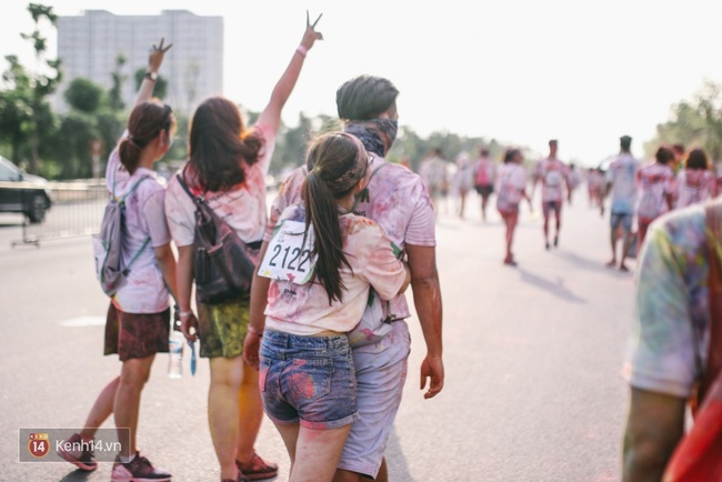 Chùm ảnh: Đi Lavie Color me run Hà Nội, có đôi thì rất vui mà đông bạn bè thì càng đã! - Ảnh 10.